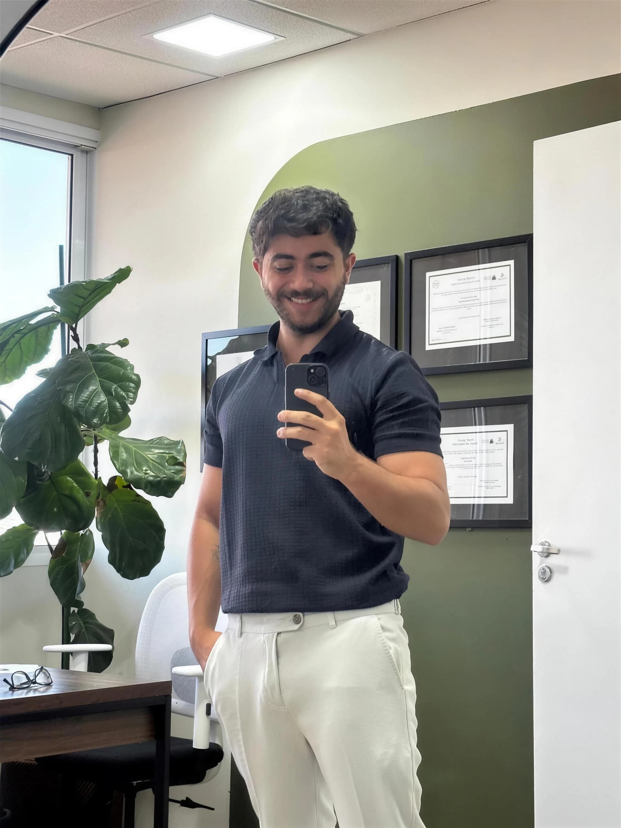 Luiz de Carvalho Macedo, nutricionista, na sala de atendimento do consultório em Santo André